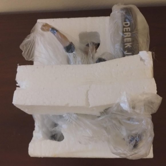 Yankees Derek Jeter - Sports Authority Limited Edition Figurine - Picture 2 of 8